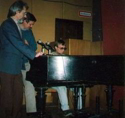 Владимир Филиппов дорвался до фортепиано в конференц-зале варшавского Дома Дружбы